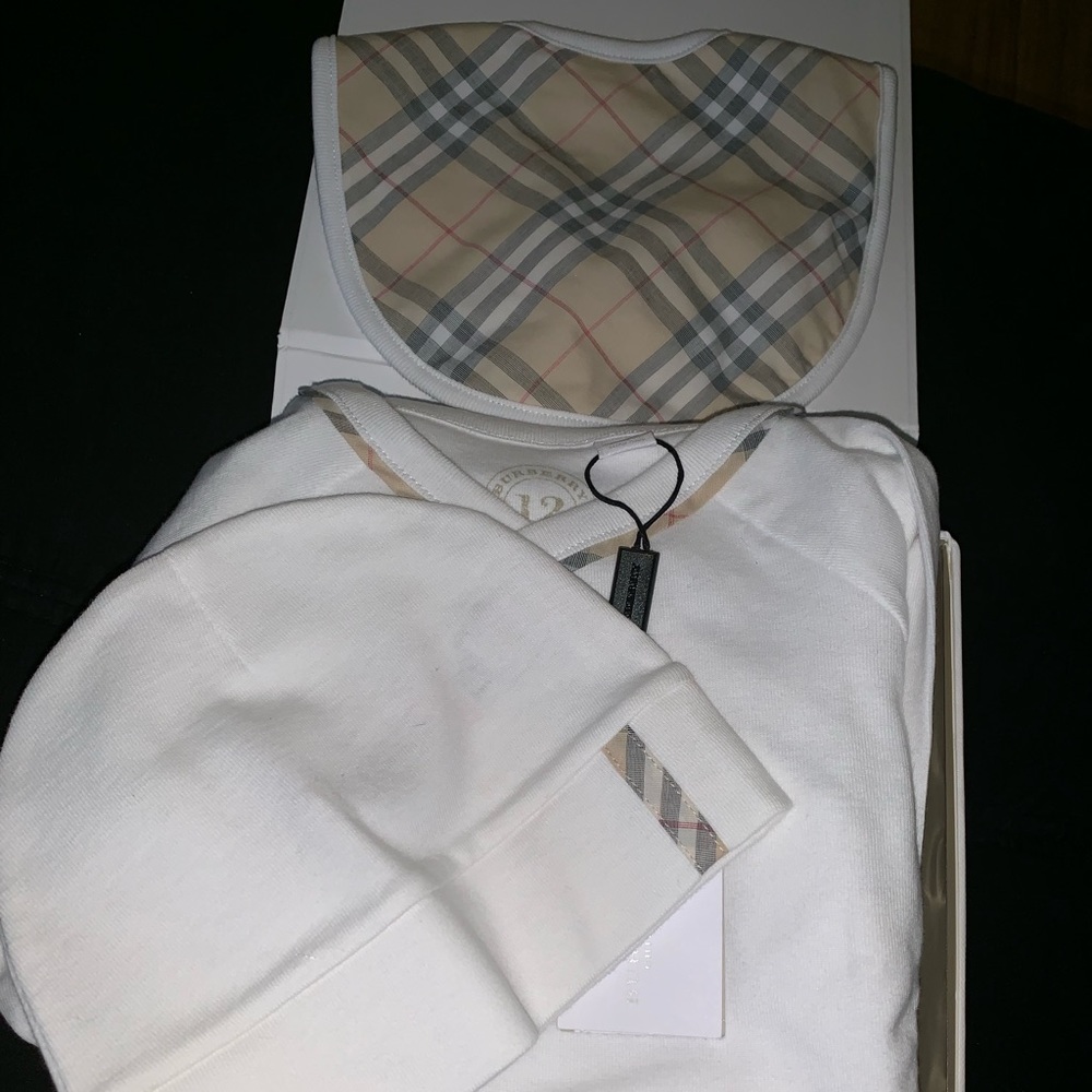 Brand new Burberry Set